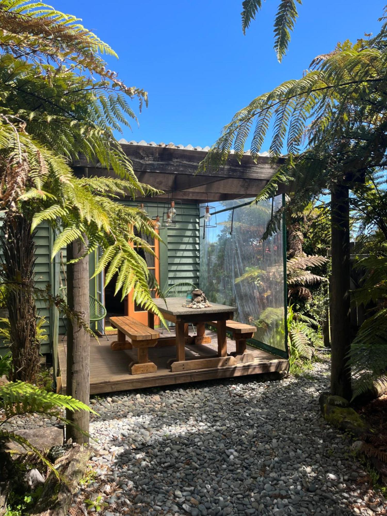 Classic Kiwi Bach Granity Exterior photo